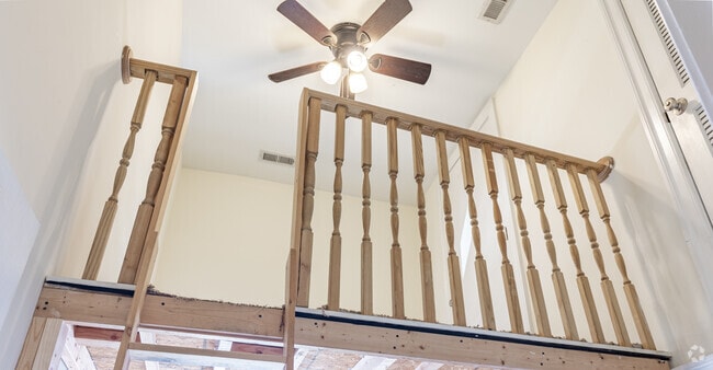 1BR, 1BA with Loft - 209 E Main St