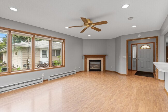 Photo - 2604/2606 37th Ave NE Unit 2604