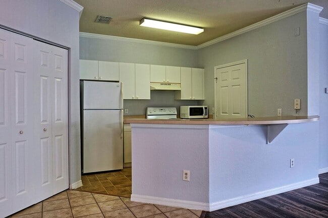 Photo - Second floor, 2/2 updated unit, available now!