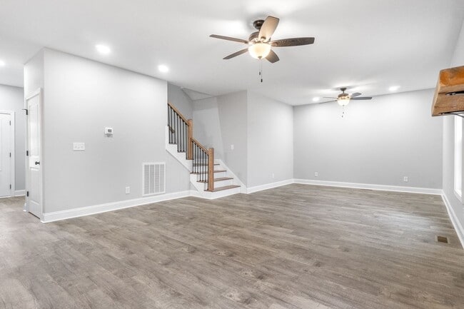 Building Photo - 4 Bedroom 3 Bath Pet Friendly Home For Rent!