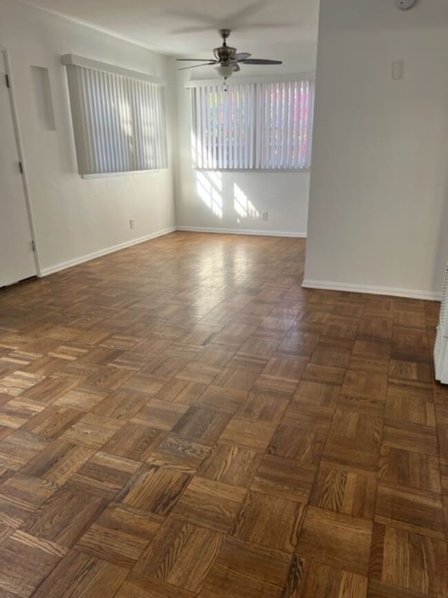 Photo - 2709-2711 Broadway Ave Unit 2709