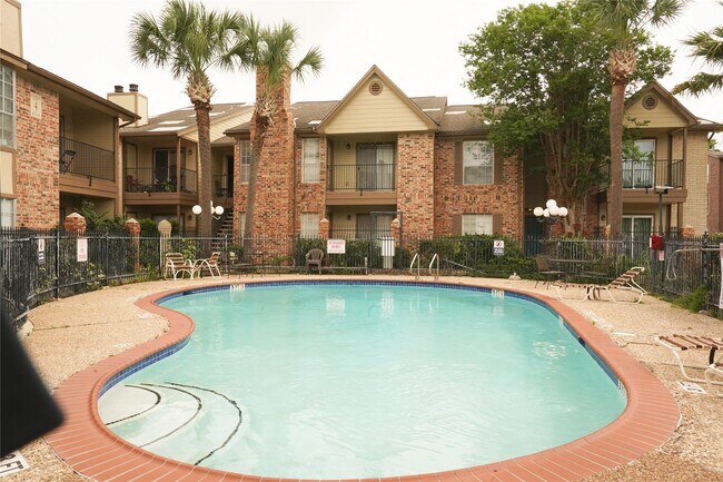 Photo - 2121 Hepburn St