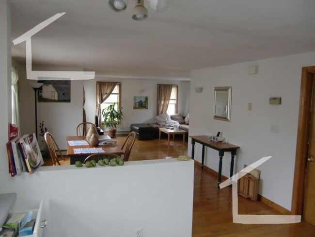 Photo - Nice 3 bed in oak square