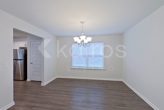 Photo - 247 Western Red Cedar Dr