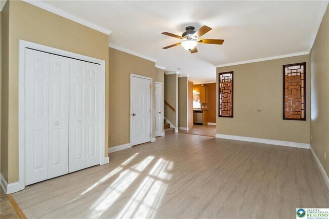 Photo - 537 Kemmerer Ln