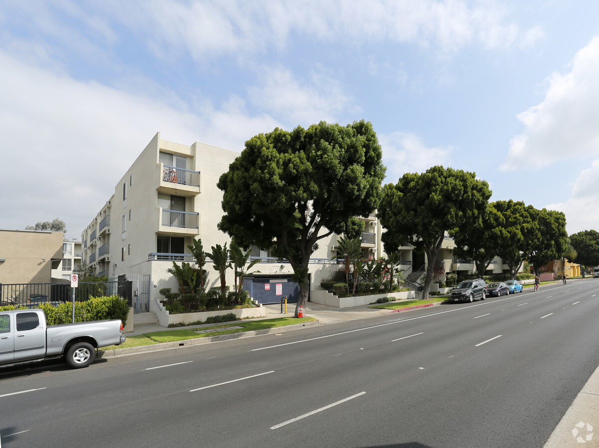 Photo - Venice-Barry Apartments