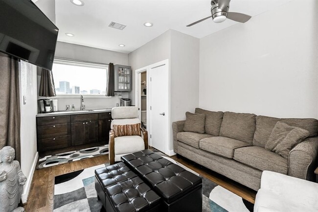 Photo - 1608 W Webster St Unit B