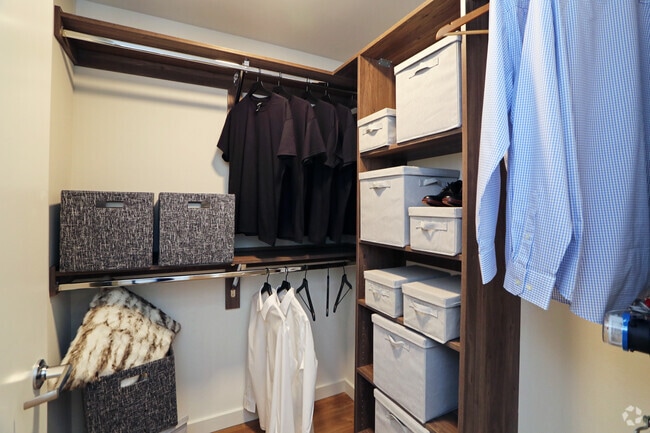 1BR, 1BA - 792 SF