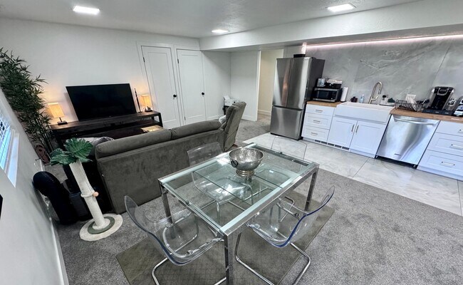 2701 Sky View Dr