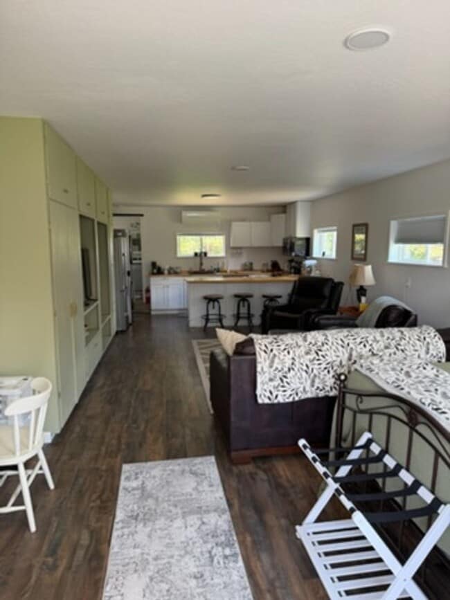 825 Greenridge Dr