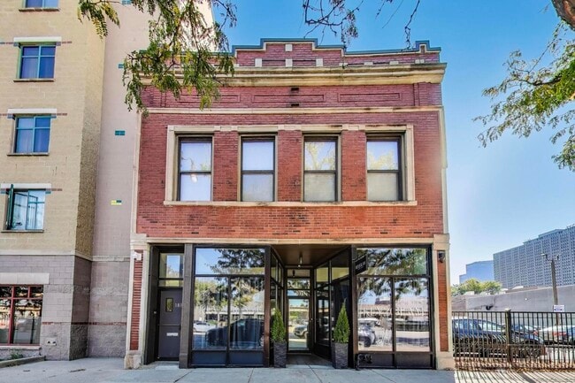 Building Photo - 1811 S Wabash Ave
