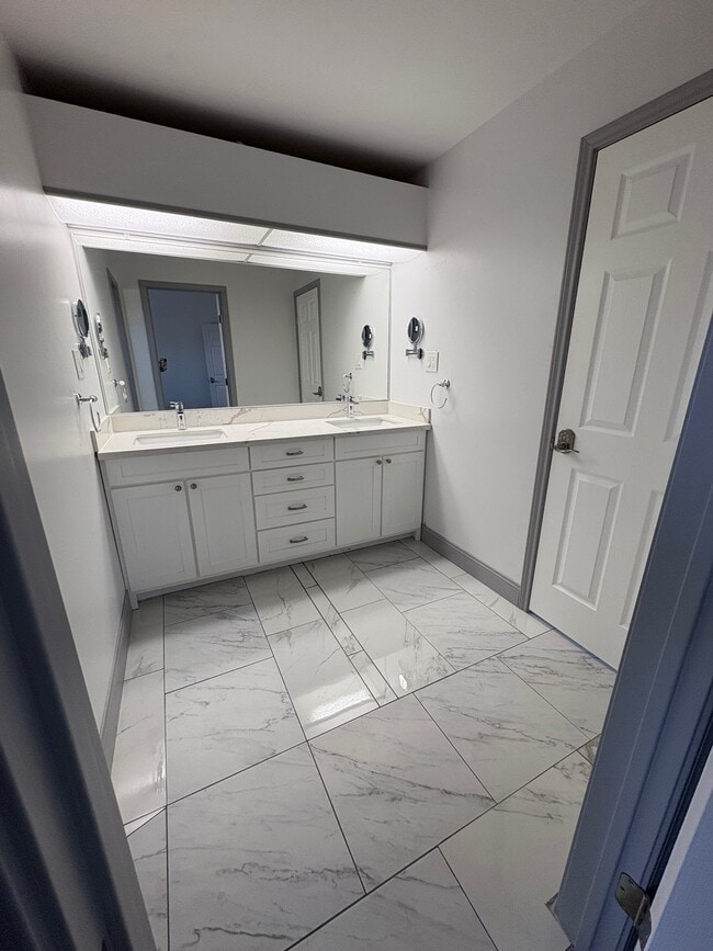 Photo - 105 Braun St Unit Room 2