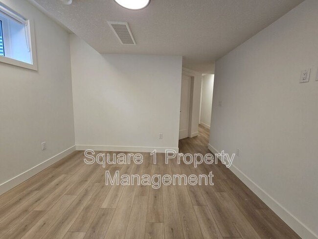 Photo - 12704-12107 107 St NW