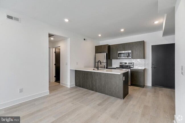 Building Photo - 3045-51 Richmond St Rental
