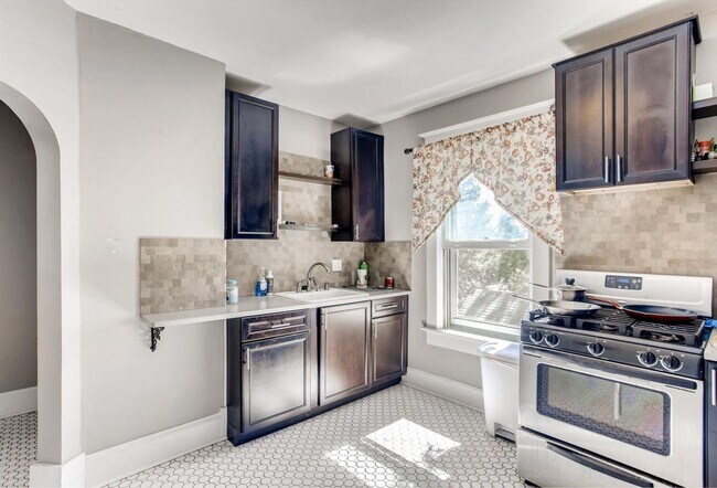 Photo - 1 Bedroom, 1 Bath blocks from Downtown Longmont Unit B