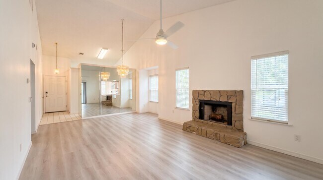 Photo - 1950 Westminster Cir