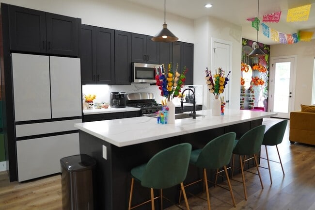 Photo - 1504 Evelyn St