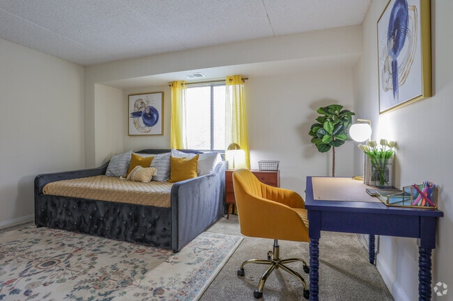 2BR, 2BA - 1,050SF