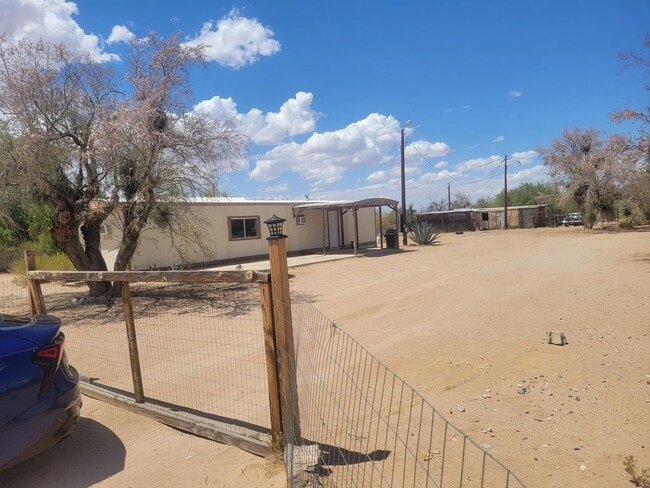 Building Photo - 2 Bed/1Bath and Bonus Room Rental