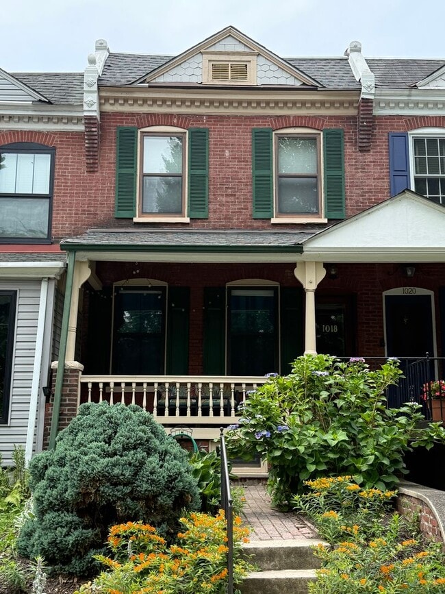 Building Photo - Charming and unique 3 bedroom, 3 bath townhome near Brandywine River and Zoo