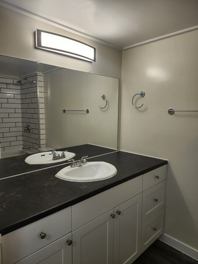 Photo - 1653 Oak Bay Ave Unit 302