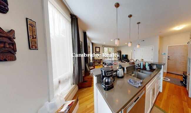 Photo - 168 Hampshire St Unidad 3A Rental