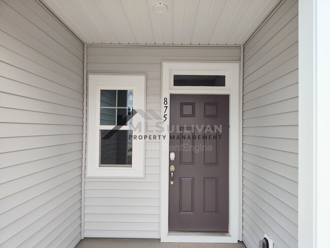 Photo - 875 Pilot St