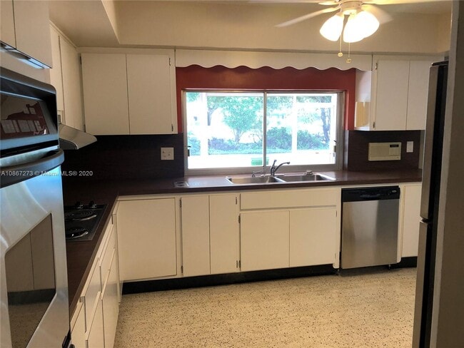 437 N Luna Ct