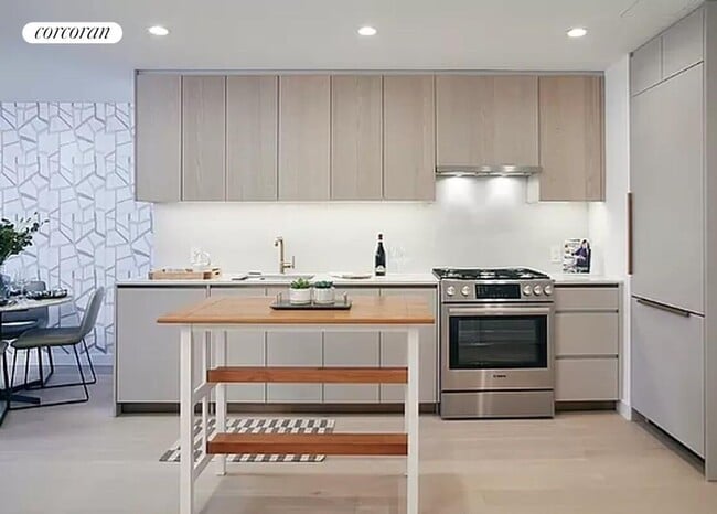 Photo - 3 Ct Square W