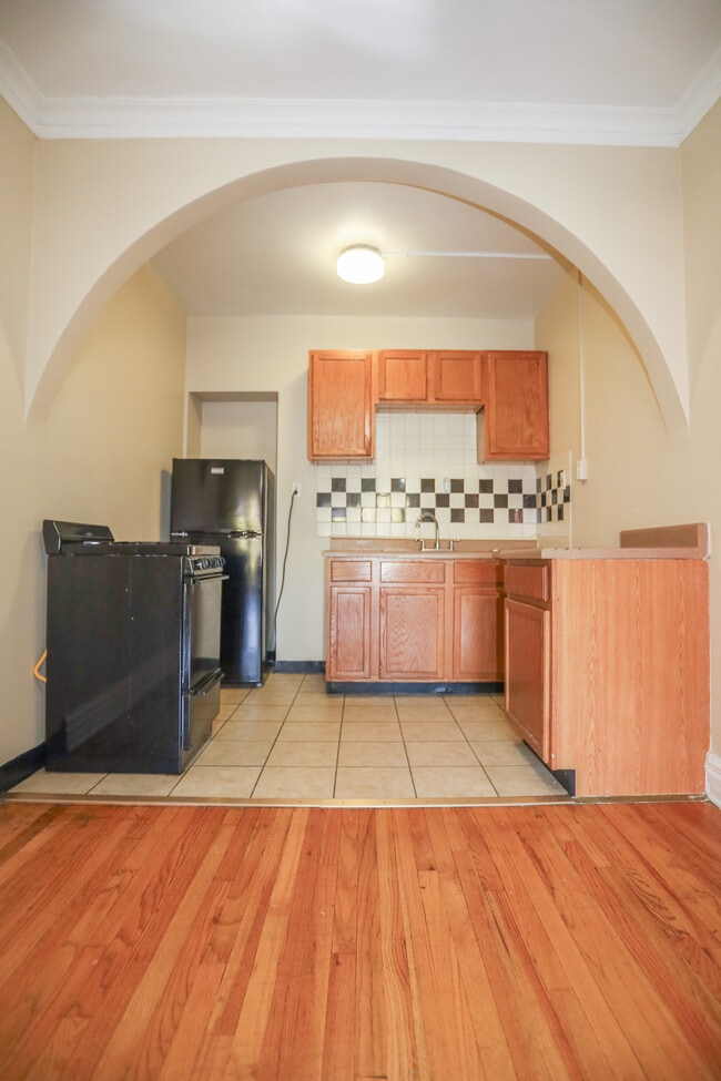 5410 S Harper Ave Unit 211