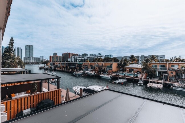 Photo - 3920 NE 168th St