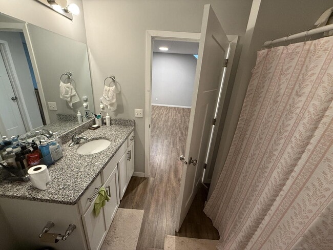 Photo - Prime Location Giant four-bed two-bath off Greenway in Longfellow! Unidad D