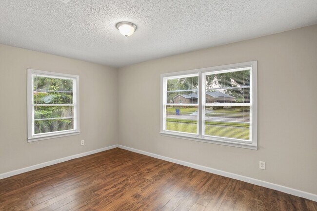 Photo - 410 22nd Ave N