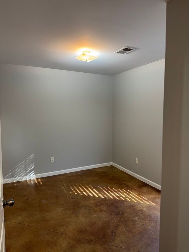 Photo - 411 Bruce St