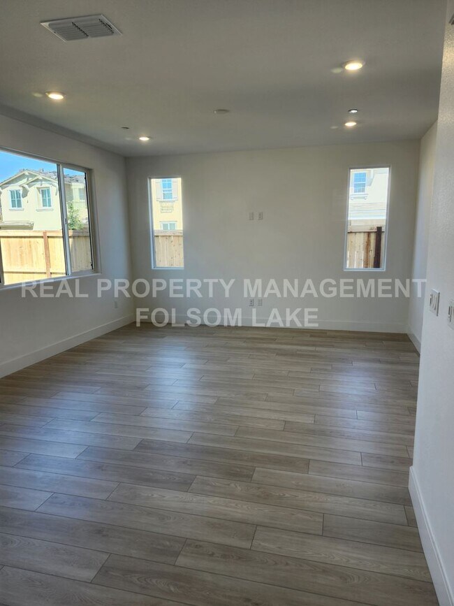 Photo - Coming Soon!! 3 Bedroom 2.5 bath corner lo...