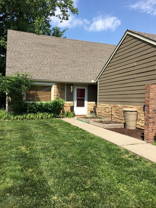 Photo - 203 Wisconsin St