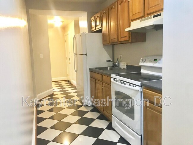 1700 West Virginia Ave NE Unidad NE Unit 3