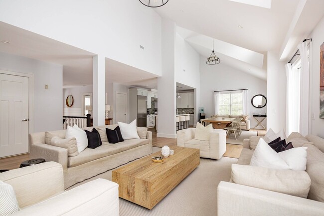 Photo - 72 Talmage Farm Ln