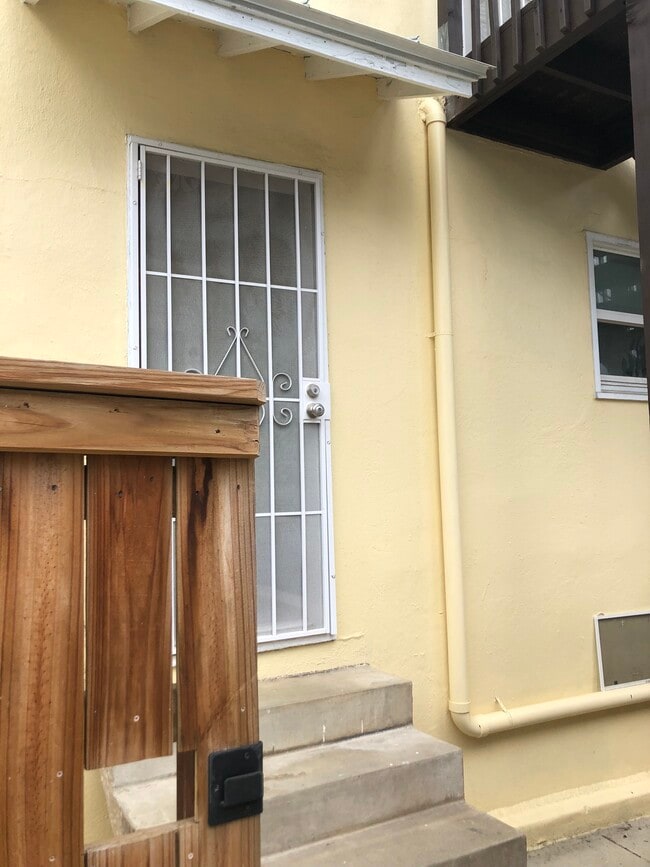 Photo - 136 W Ridgewood Ct