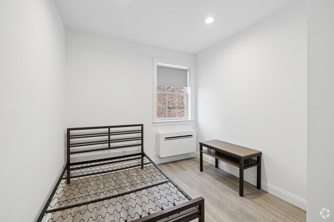 2BR, 1BA - 900SF - Bedroom