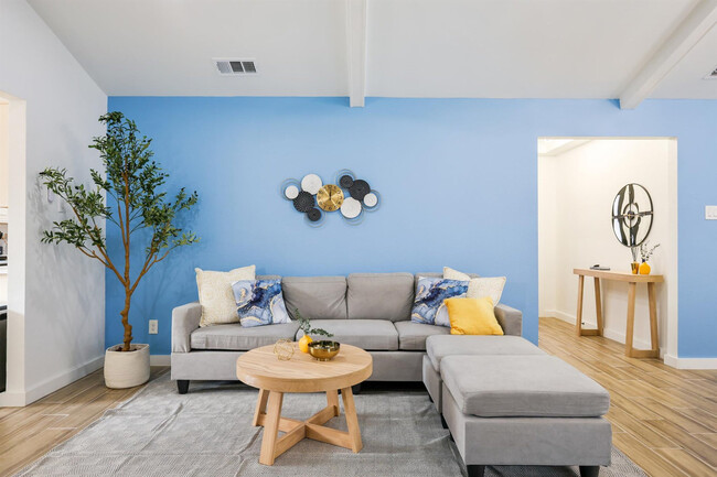 Photo - 1044 Briarwood Ln Unit ID1051607P