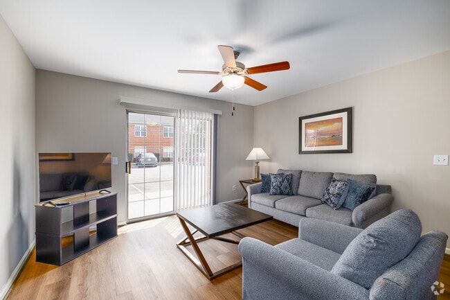 2 habitaciones, 2 baños, 1040 pies cuadrados, amueblado - Sala de estar - Cambridge Apartments of Florence