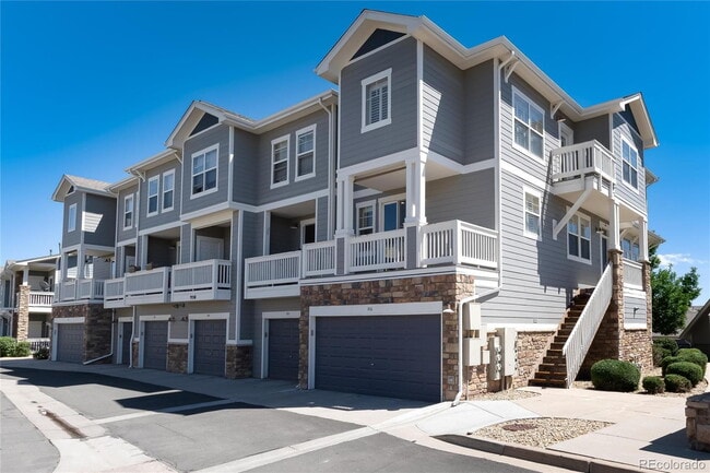 Photo - "Spacious 4-Bedroom Townhouse with Granite Finishes & Cozy Fireplace in Parker, CO!" Unidad #106