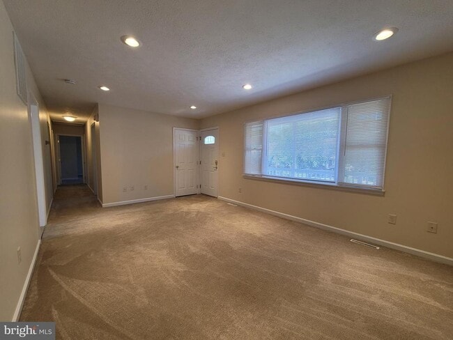 Photo - 111 Windcrest Cir