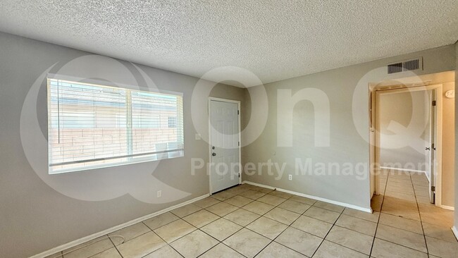 Photo - 132 E Ingram St