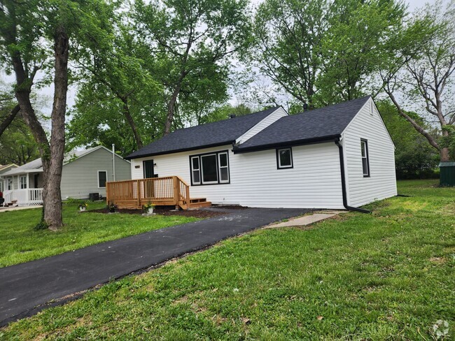 Building Photo - 1005 S Brockway St Rental