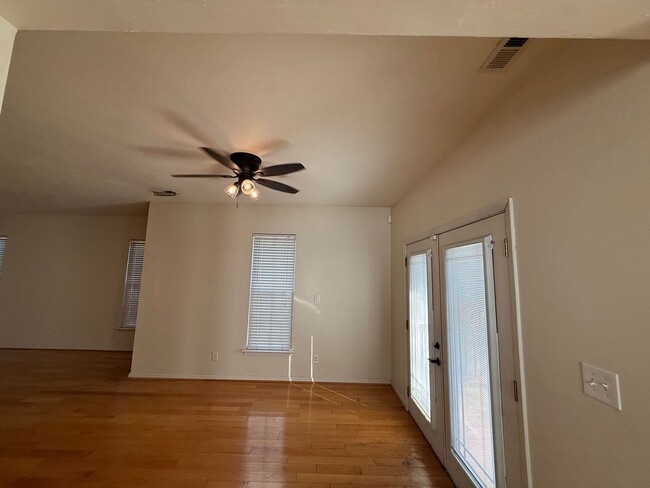 Photo - Well-maintained and spacious 3-bedroom Home "ASK ABOUT OUR ZERO DEPOSIT"