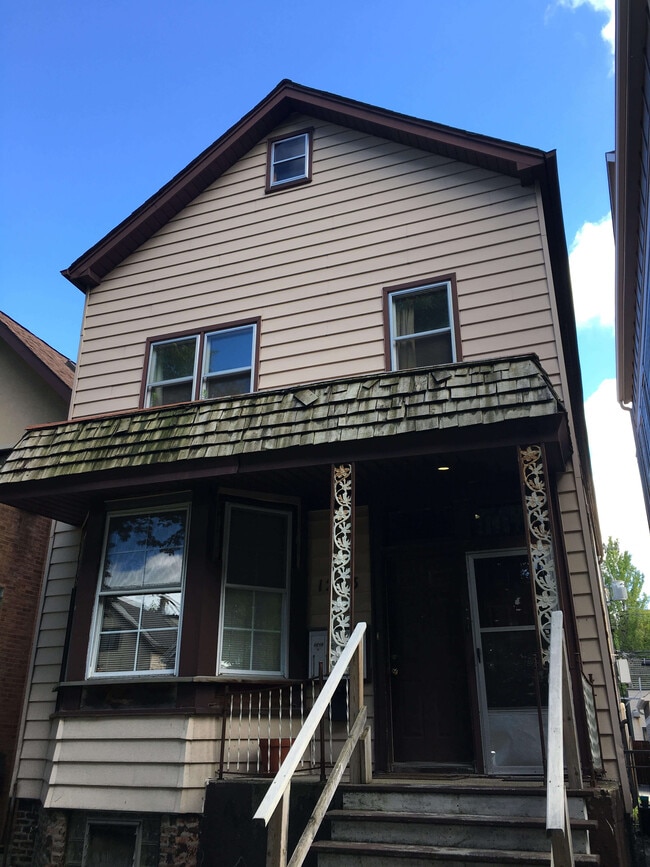 Building Photo - 1233 W Oakdale Ave Unit 2F
