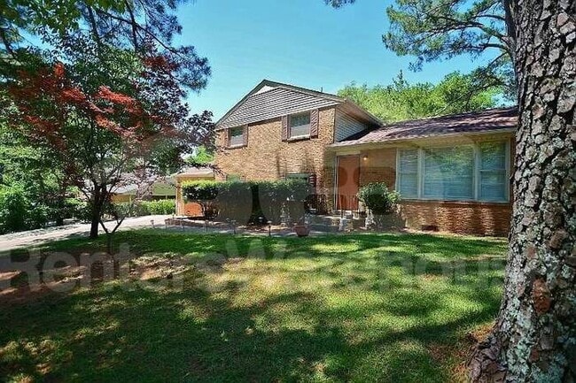 Photo - 2615 Vinyard St NE