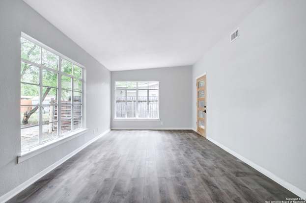 Photo - 159 Antrim Dr